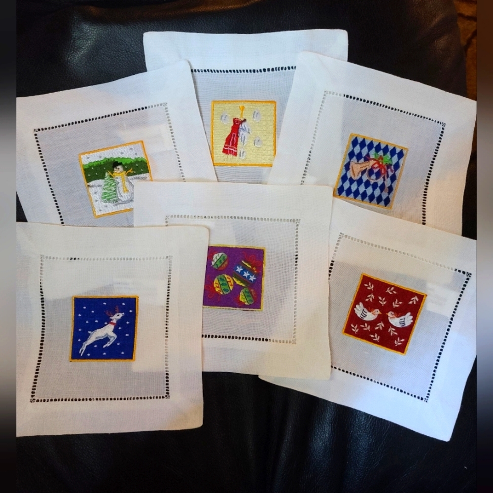 Holiday linen embroidered napkins 6 - Picture 1 of 10